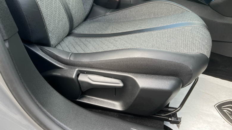 Peugeot 2008 1.2 PureTech 130 Allure 5dr Petrol Estate